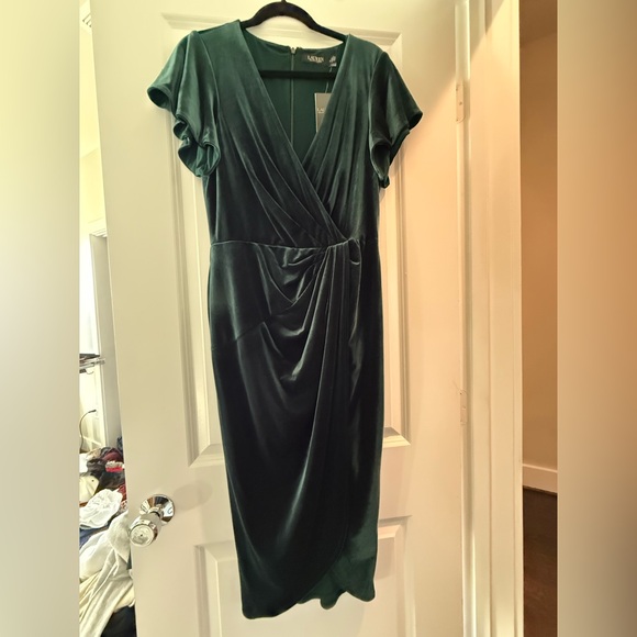 Ralph Lauren Velvet Green Wrap Dress NWT Size 8 - Picture 2 of 5